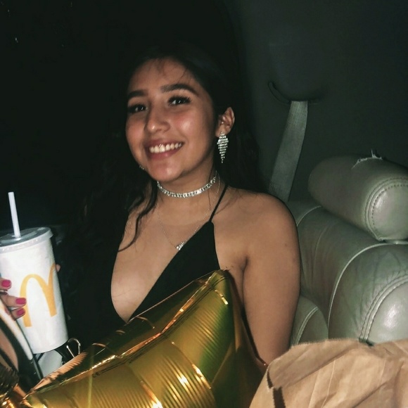 Meet your Posher, Mariana - Picture 1 of 1